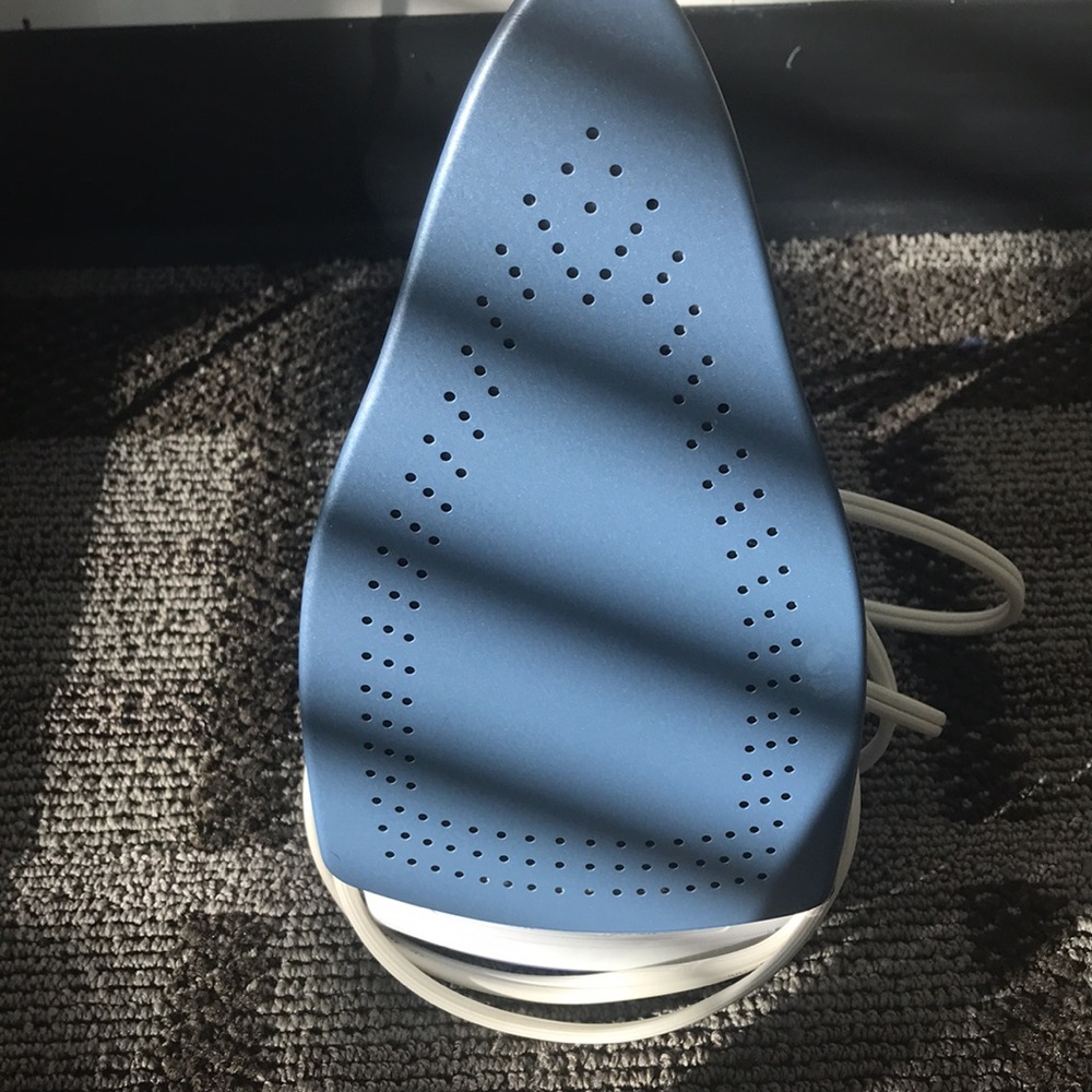 Electric Iron - Picture 3 of 4